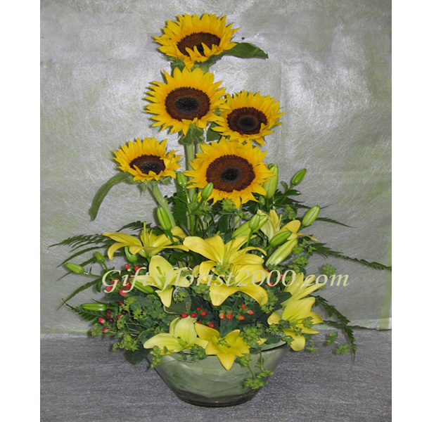 lilies wedding bouquet. yellow lilies wedding top