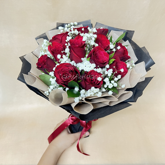 A+Dozen+Red+Roses+Hand+tied+Round+Bouquet