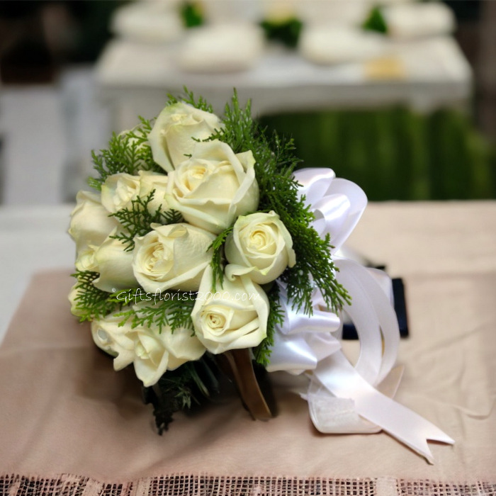 Simply Roses-Bridal Bouquet B31