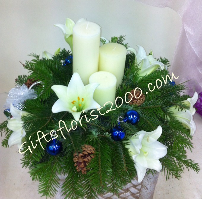 Christmas Centerpiece 3-Classic White & Green