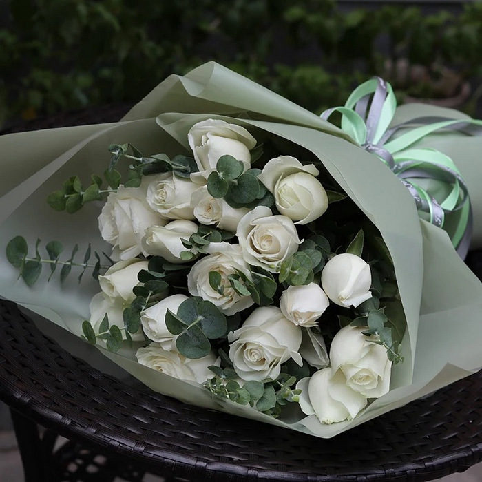 Simple & Classic White Roses-RB3